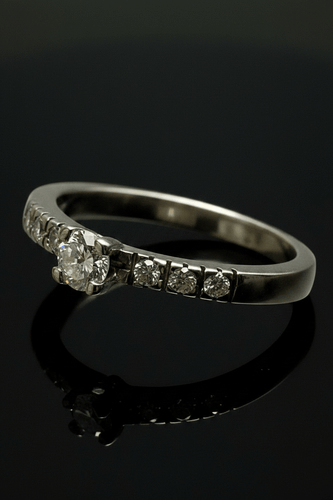 Bague 54 Biandrate Gioielli - Bague en or blanc 18 carats et diamants 58 Facettes