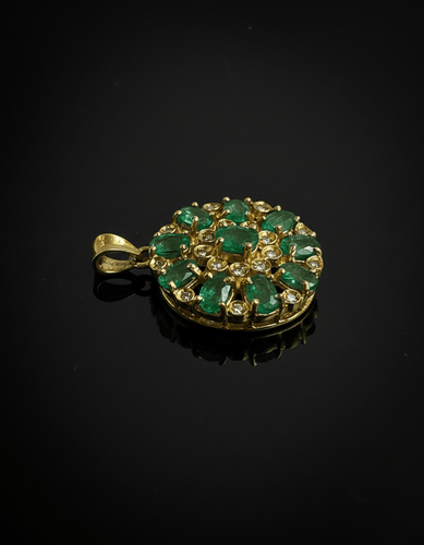 Pingente de esmeralda e diamante