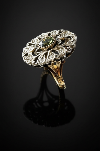 Bague 58 Bague style baroque avec péridot et diamants 58 Facettes