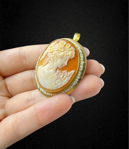 Pendentif Ciondolo en or jaune avec camée et microperles 58 Facettes