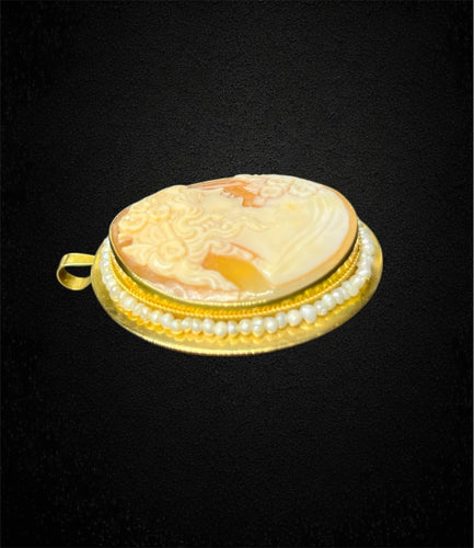 Pendentif Ciondolo en or jaune avec camée et microperles 58 Facettes