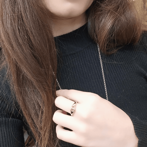 Prsten Chaumet Paris ze 18karátového žlutého zlata - nošený.png
