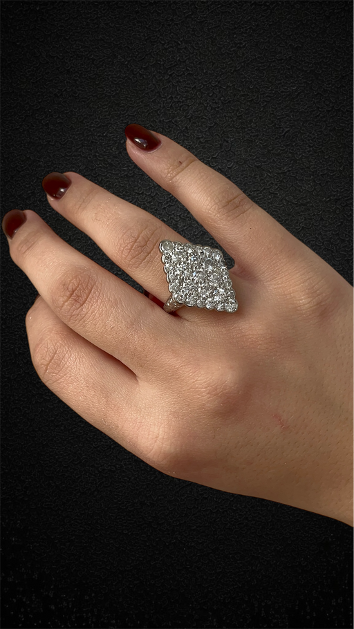 Bague 58 Bague Art déco romboïdale en or blanc 18 carats et diamants 58 Facettes