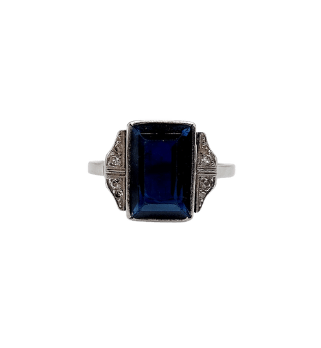 53 Art déco - Bague en platine, saphir synthétique et diamants 58 Facettes A07541