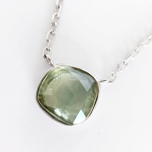 Collier Love More - Collier en or blanc 18K et saphir vert 58 Facettes GPD1085MG