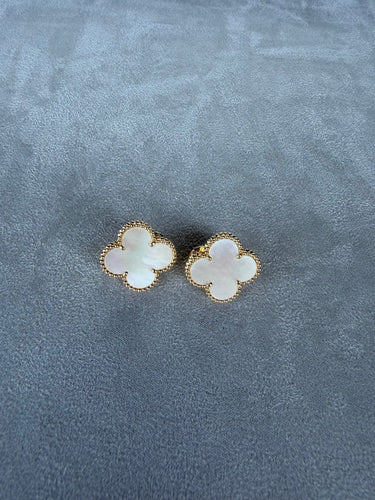 Boucles d'oreilles Van Cleef & Arpels Magic Alhambra - Boucles d'oreilles en or jaune et nacre 58 Facettes Orecchini