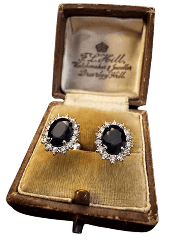Boucles d'oreilles en or blanc avec saphirs et diamants 58 Facettes Ref ore110