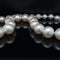 Collier Collier de perles blanches australiennes et diamants en or jaune 58 Facettes