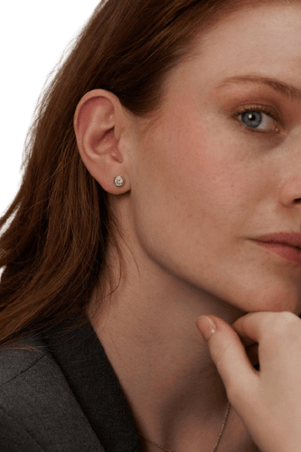 Boucles d'oreilles puces en or blanc et diamants 58 Facettes 5144767RV
