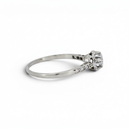 https://cdn.shopify.com/s/files/1/1015/8633/8124/files/antique-art-deco-platinum-Solitaire-old-cut-diamond-ring-stone-detail.jpg?v=1783863414