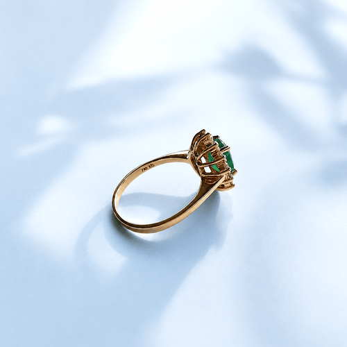 Bague 54.5 Bague marguerite en or jaune 18K, émeraude et diamants 58 Facettes 1790