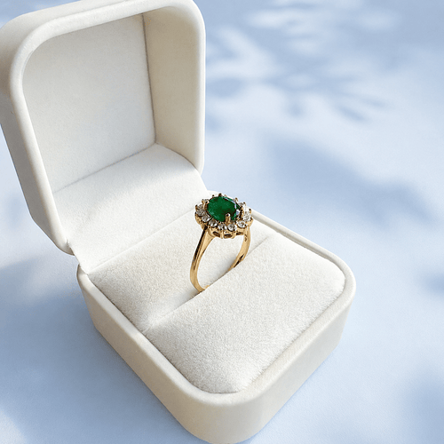 Bague 54.5 Bague marguerite en or jaune 18K, émeraude et diamants 58 Facettes 1790