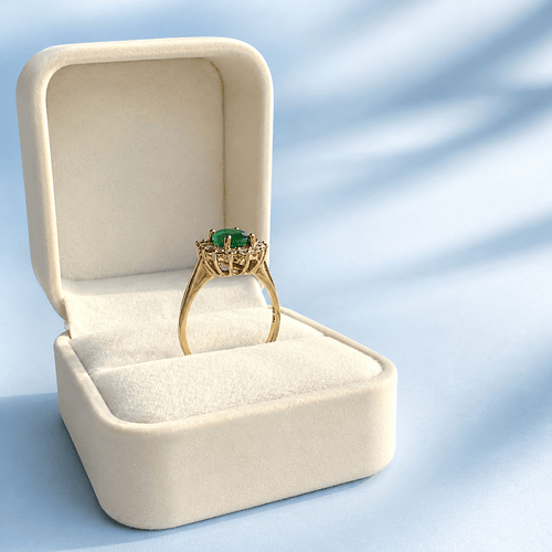 Bague 54.5 Bague marguerite en or jaune 18K, émeraude et diamants 58 Facettes 1790