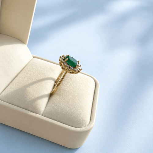 Bague 54.5 Bague marguerite en or jaune 18K, émeraude et diamants 58 Facettes 1790