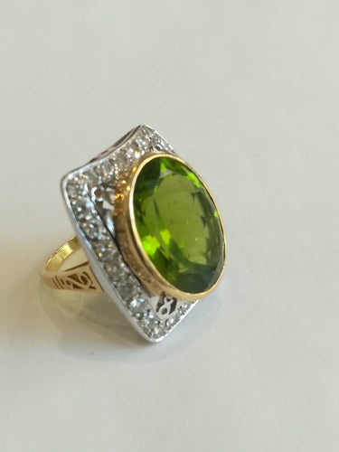 Bague 54 Bague cocktail en or jaune et blanc, péridot et diamants 58 Facettes 01374
