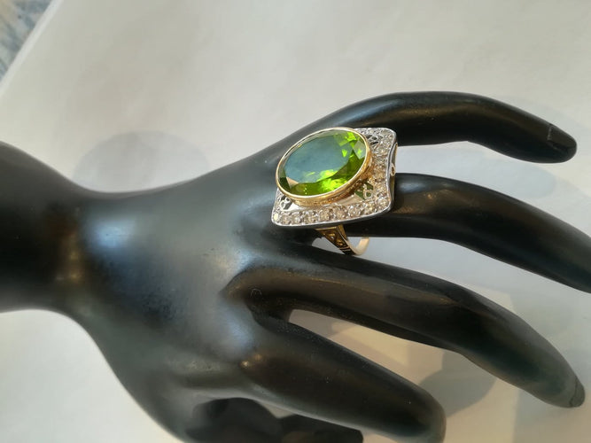 Bague 54 Bague cocktail en or jaune et blanc, péridot et diamants 58 Facettes 01374