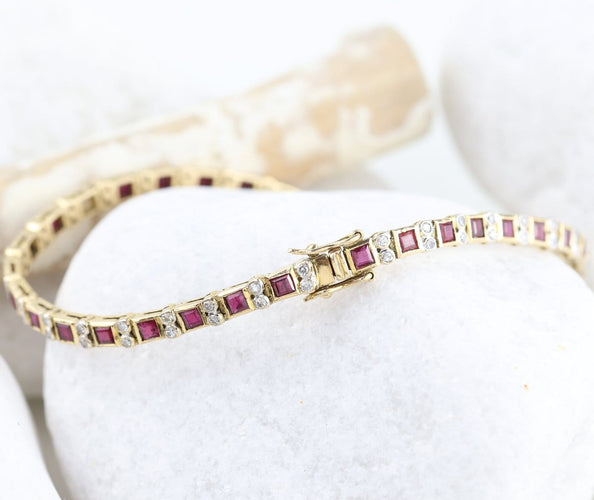 Bracelet vintage en or jaune 18K, rubis et diamants 58 Facettes SC1