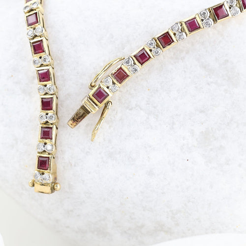 Bracelet vintage en or jaune 18K, rubis et diamants 58 Facettes SC1