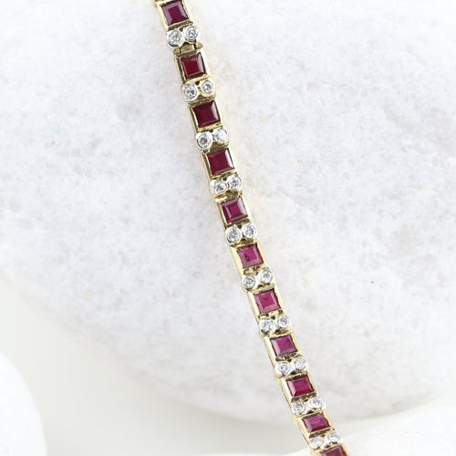Bracelet vintage en or jaune 18K, rubis et diamants 58 Facettes SC1