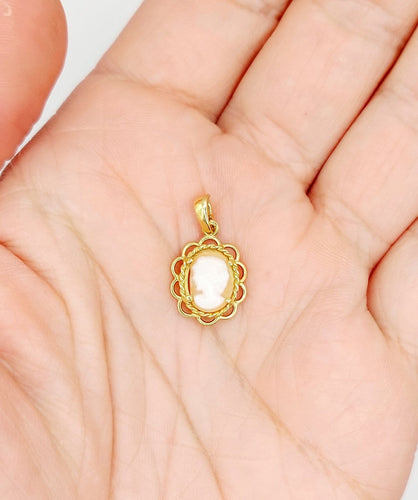 Pendentif Pendentif vintage en or 18k et camée coquille 58 Facettes A07571