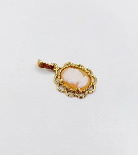 Pendentif Pendentif vintage en or 18k et camée coquille 58 Facettes A07571