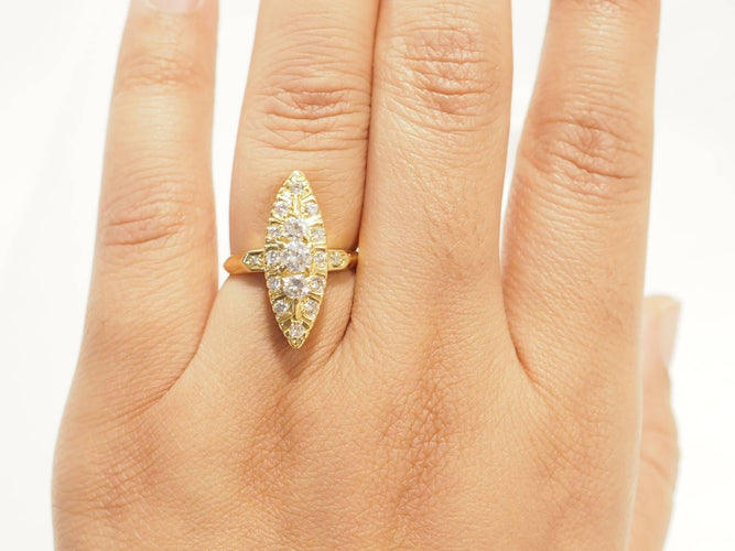 https://cdn.shopify.com/s/files/1/0750/3799/9372/files/Bague_marquise_en_or_jaune_et_diamants.jpg?v=1784122298