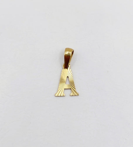 Pendentif Pendentif lettre A vintage en or 18k 58 Facettes A07573