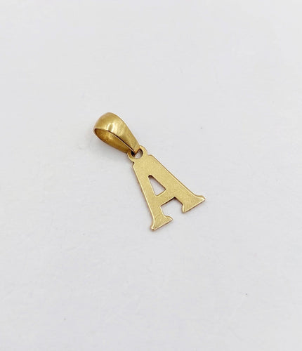Pendentif Pendentif lettre A vintage en or 18k 58 Facettes A07573