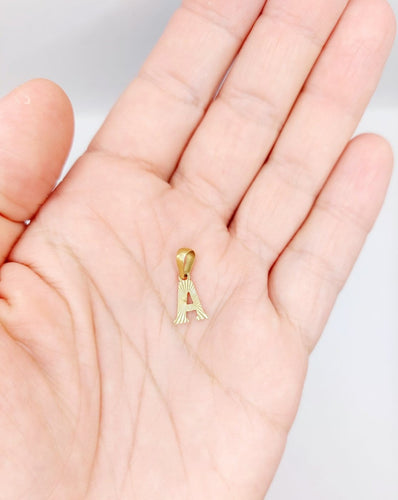 Pendentif Pendentif lettre A vintage en or 18k 58 Facettes A07573