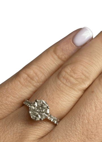 engagement ring gold diamonds 4.png