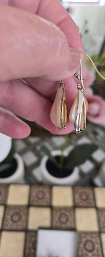 Boucles d'oreilles Boucles d'oreilles vintage en or blanc et jaune 18 ct, perles et diamants 58 Facettes 1