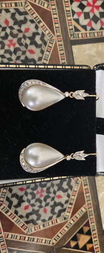 Boucles d'oreilles Boucles d'oreilles vintage en or blanc et jaune 18 ct, perles et diamants 58 Facettes 1
