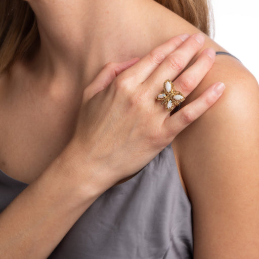 Bague 54 Bague papillon vintage années 1970 en or jaune 14k et opales 58 Facettes G12468