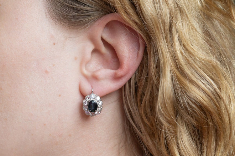Boucles d'oreilles Boucles d'oreilles en or blanc, saphirs et diamants 58 Facettes 13489