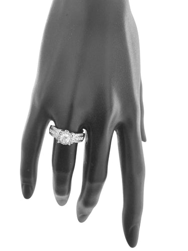 56 Bague halo en or blanc avec diamants naturels certifiée HRD 58 Facettes A2086