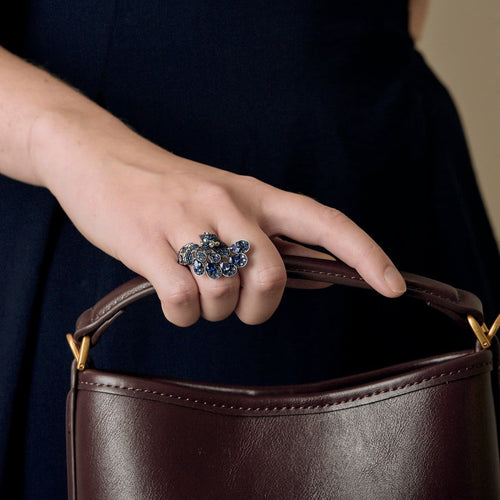 53 Boucheron Héra, Le Paon - Bague en or gris, saphirs et diamants 58 Facettes 58FC61