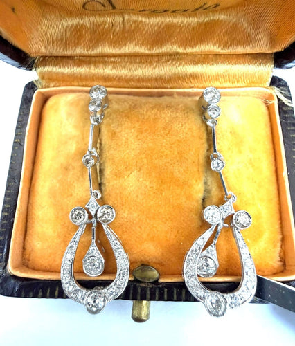 Boucles d'oreilles en or blanc et diamants 58 Facettes 296/26 H