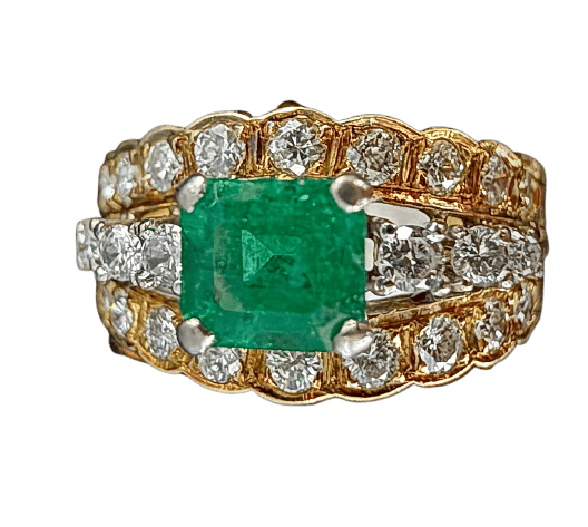 46.5 Bague en or jaune et blanc, émeraude et diamants 58 Facettes Bague 01