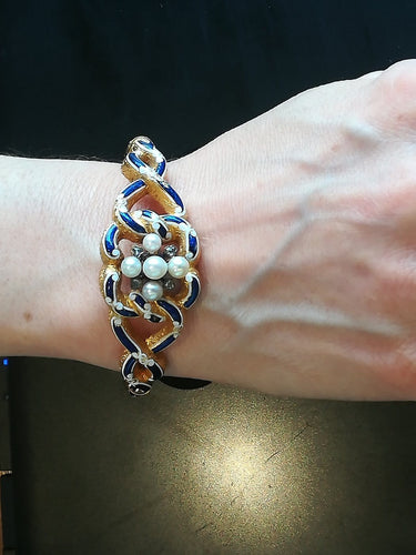 Bracelet Bracelet ancien en or jaune, émail, perles et diamants 58 Facettes 01380