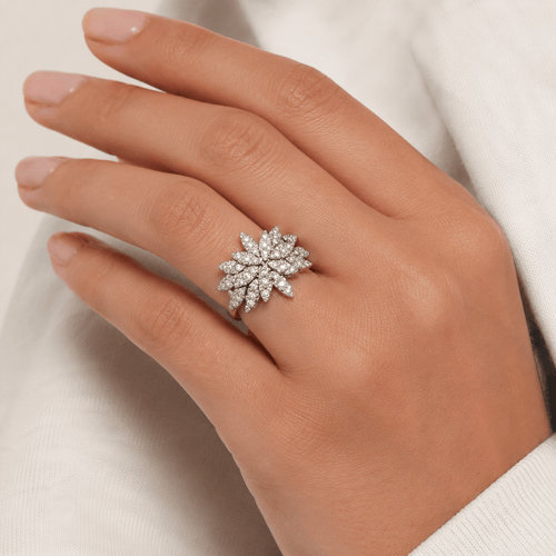 Bague 54 Bague florale en or blanc 18 kt et diamants 58 Facettes AN697 '(0769)