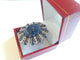 52 Bague cocktail en or, saphirs et diamants 58 Facettes 01381