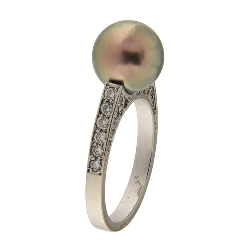 https://www.gioielleriaguidetti.it/wp-content/uploads/2026/07/G3997a-anello-vintage-guidetti-oro-perla-diamanti.jpg