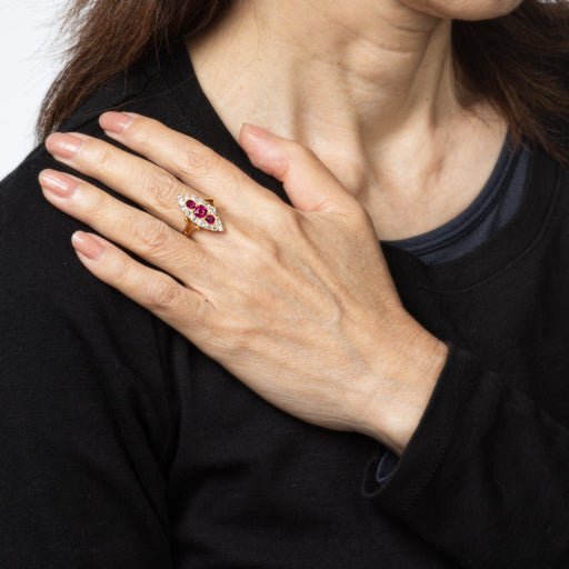 Bague 52 Bague navette victorienne antique en or jaune 18k, rubis de Birmanie et diamants 58 Facettes G13947