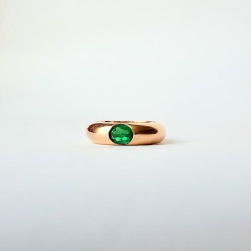 49 Années 1990 - Bague jonc en or jaune et émeraude 58 Facettes