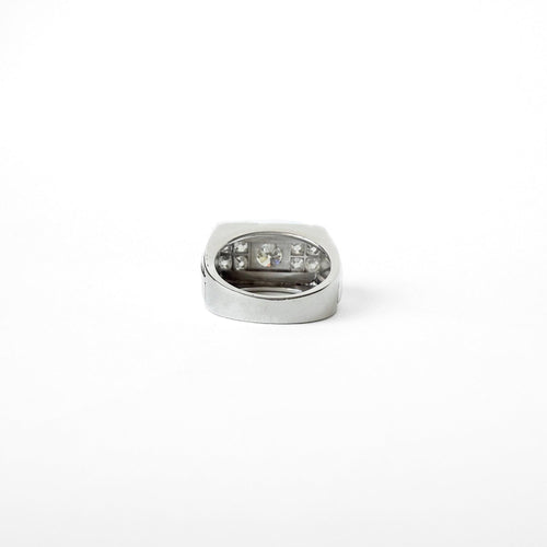 https://cdn.shopify.com/s/files/1/0943/8576/6747/files/bague-tank-diamants-or-gris-18-carats.jpg?v=1775201709