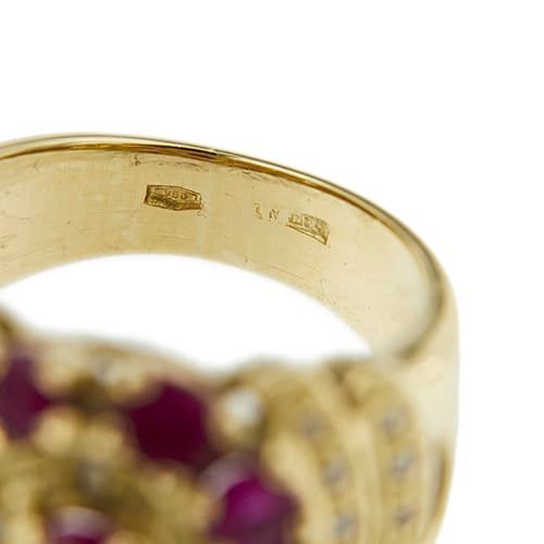 https://ledial.it/app/uploads/2026/07/41527-anello-oro-fiore-rubini-diamanti_13.jpg