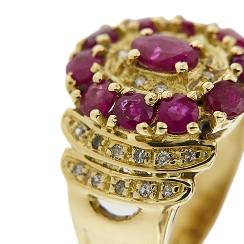 https://ledial.it/app/uploads/2026/07/41527-anello-oro-fiore-rubini-diamanti_12.jpg