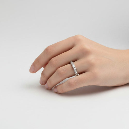 53 Art déco - Bague d'éternité en platine et diamants 58 Facettes RI-1066