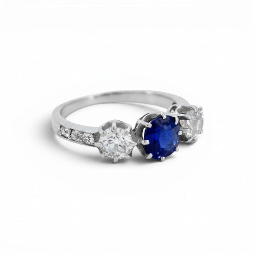 52 Art déco - Bague trilogie en or blanc saphir et diamants 58 Facettes RI-1065