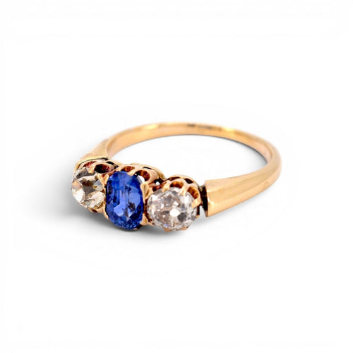 50 Bague trilogy victorienne en or jaune 14 carats, saphir et diamants 58 Facettes RI-1069